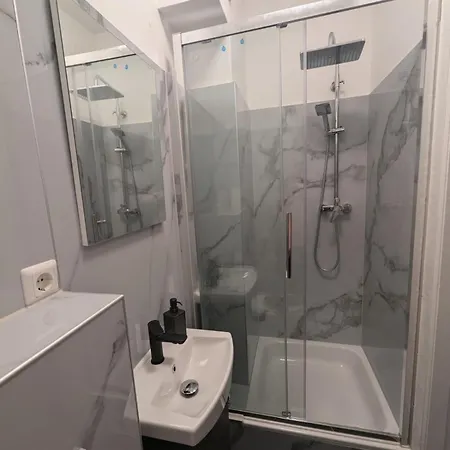 Апартаменти Lavins Kueche Bad Balkon Wlan Tv